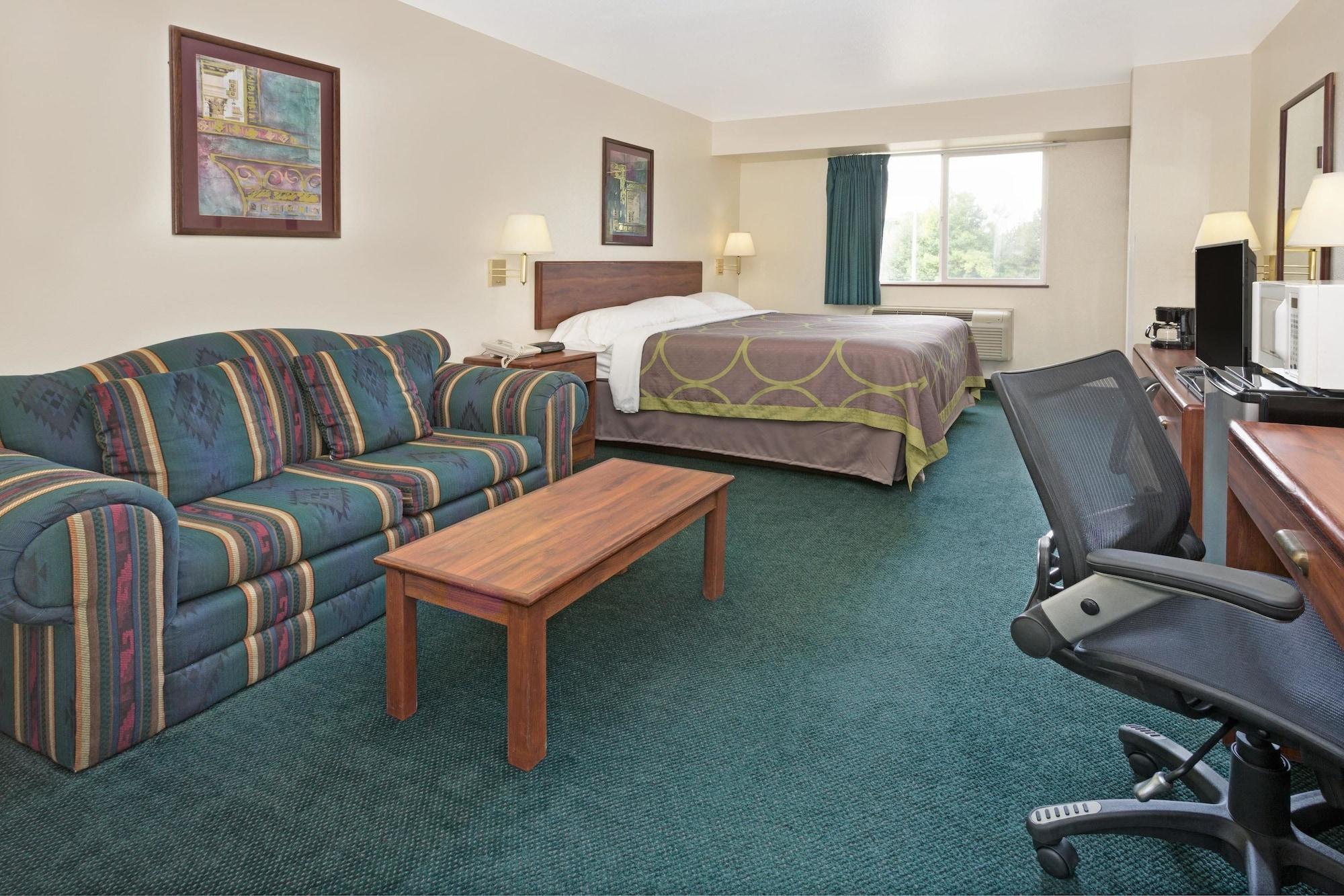 Super 8 By Wyndham Windsor Hotel Exterior photo